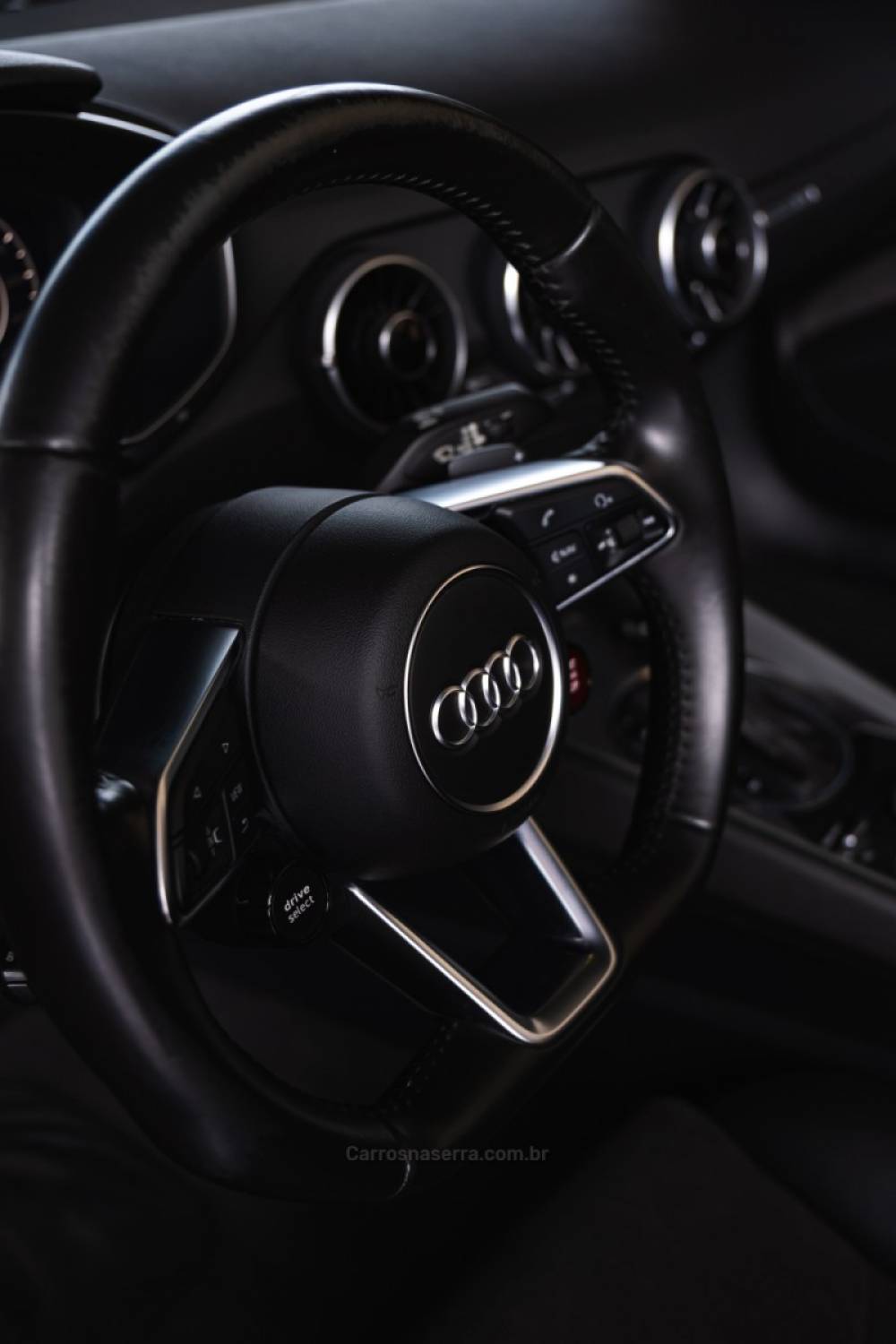AUDI - TT - 2016/2016 - Vermelha - R$ 329.900,00