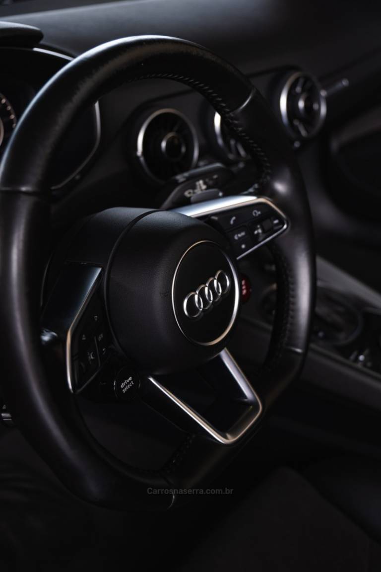 AUDI - TT - 2016/2016 - Vermelha - R$ 329.900,00