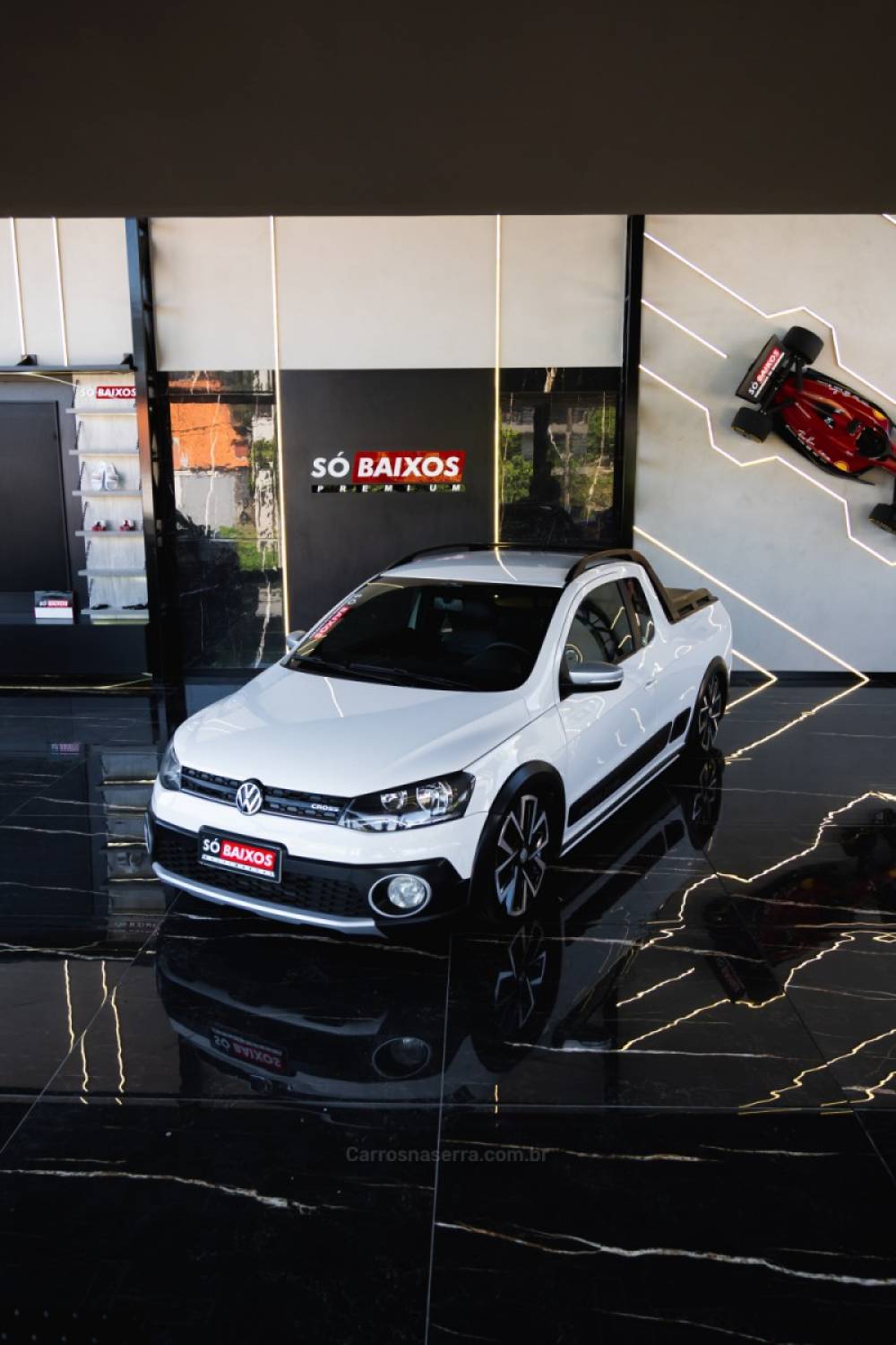 VOLKSWAGEN - SAVEIRO - 2014/2014 - Branca - R$ 83.900,00