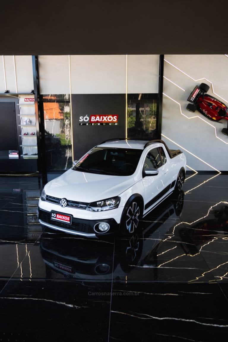 VOLKSWAGEN - SAVEIRO - 2014/2014 - Branca - R$ 83.900,00