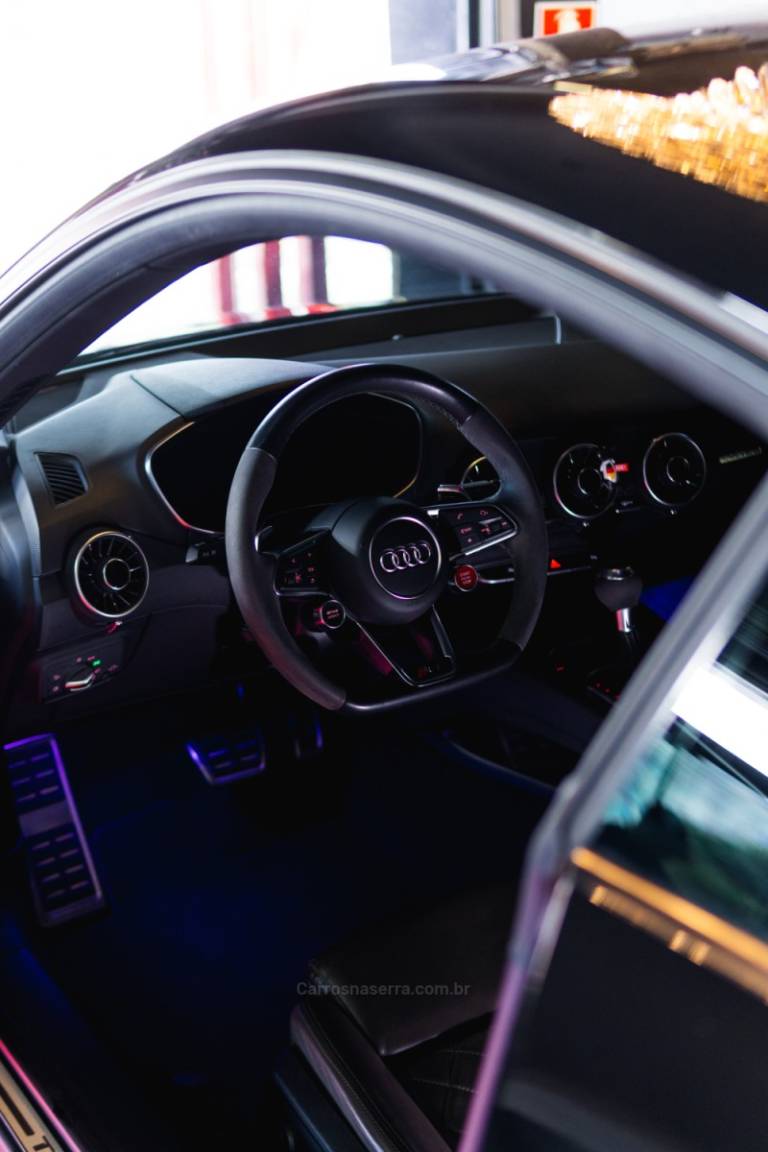AUDI - TT RS - 2018/2018 - Preta - R$ 629.900,00