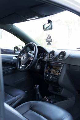 VOLKSWAGEN - SAVEIRO - 2014/2014 - Branca - R$ 83.900,00