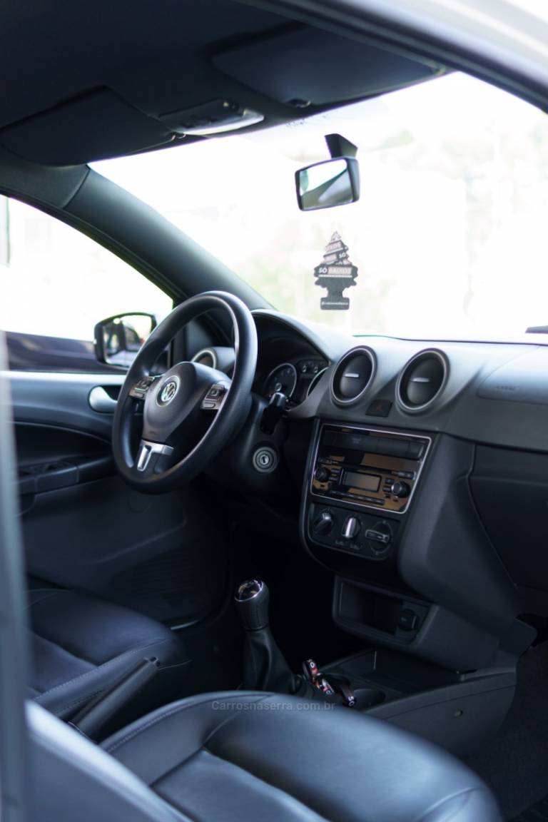 VOLKSWAGEN - SAVEIRO - 2014/2014 - Branca - R$ 83.900,00