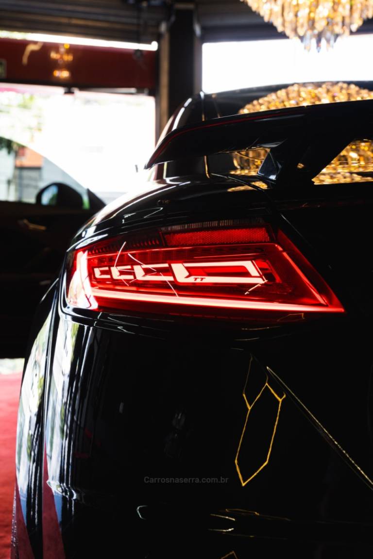 AUDI - TT RS - 2018/2018 - Preta - R$ 629.900,00