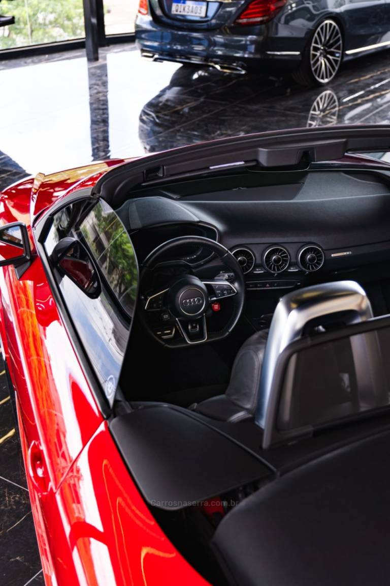 AUDI - TT - 2016/2016 - Vermelha - R$ 329.900,00