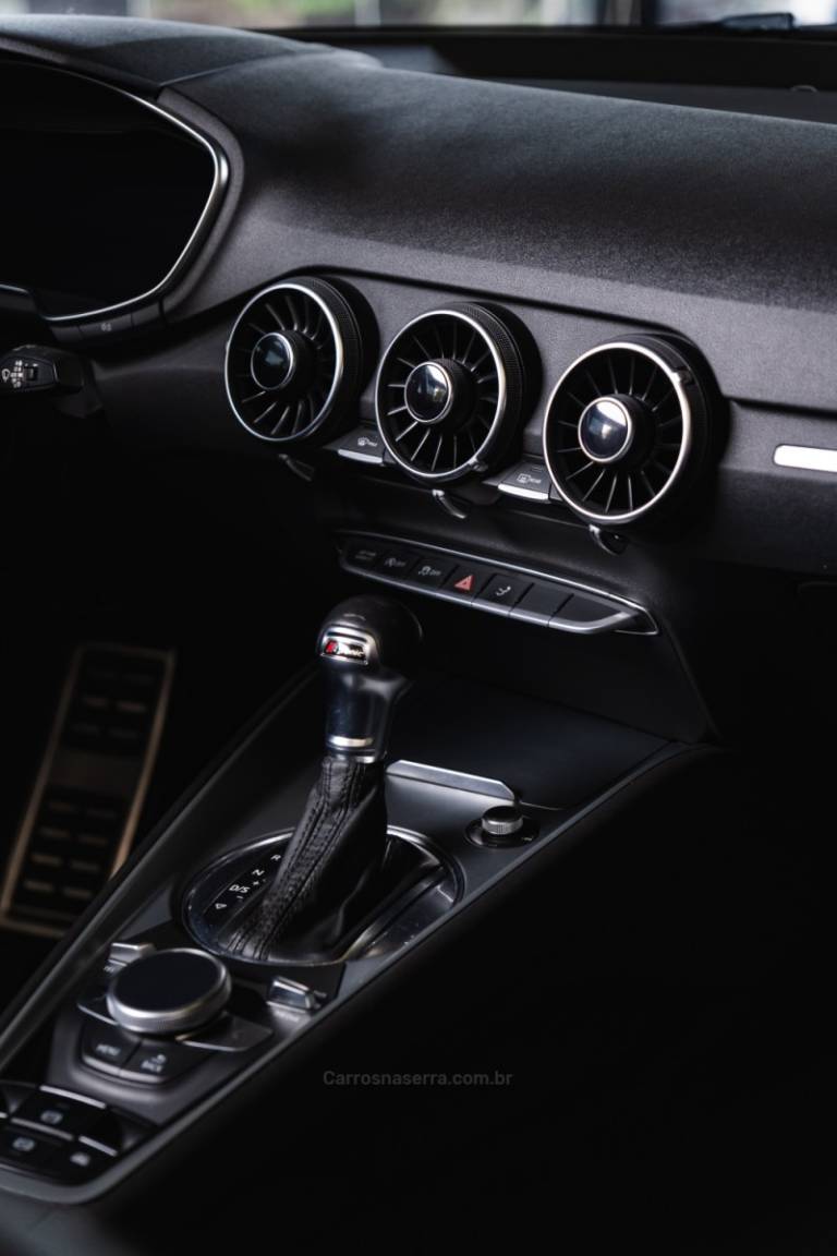 AUDI - TT - 2016/2016 - Vermelha - R$ 329.900,00