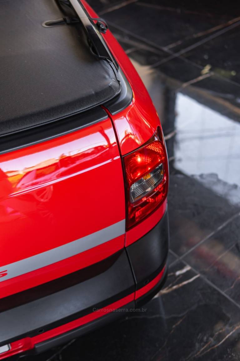 VOLKSWAGEN - SAVEIRO - 2014/2015 - Vermelha - R$ 94.500,00