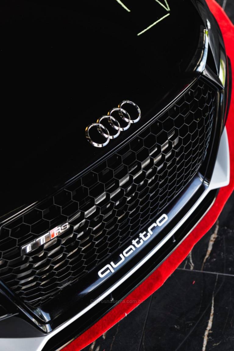 AUDI - TT RS - 2018/2018 - Preta - R$ 629.900,00