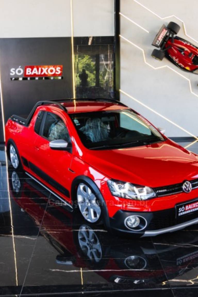 VOLKSWAGEN - SAVEIRO - 2014/2015 - Vermelha - R$ 94.500,00