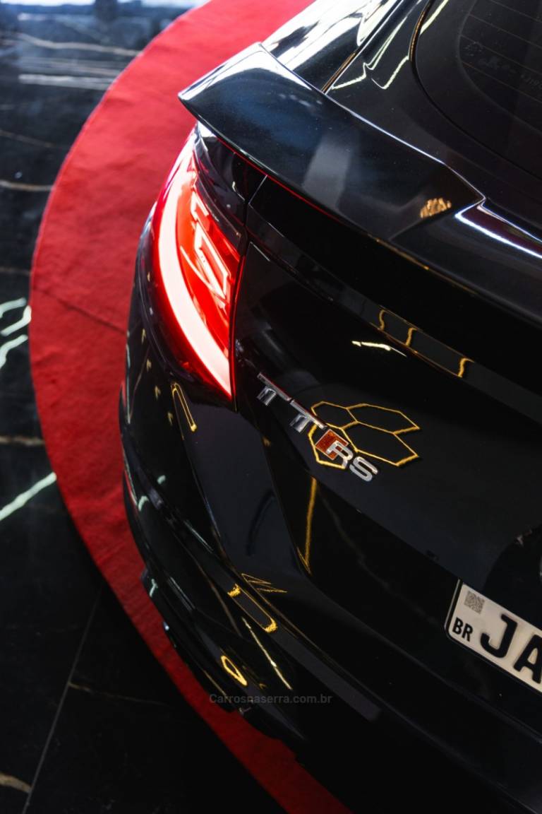 AUDI - TT RS - 2018/2018 - Preta - R$ 629.900,00